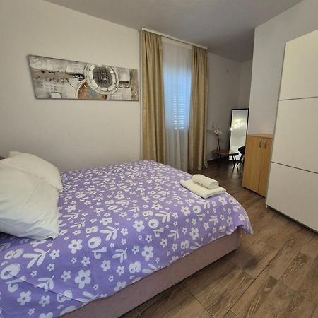 Apartman Smoljic 4+2 Primošten Dış mekan fotoğraf